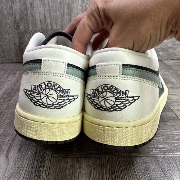 Jordan 1 Low Men's size 10.5/Women size 12 Jade Smoke Black Green Casual Shoes D - Picture 6 of 8
